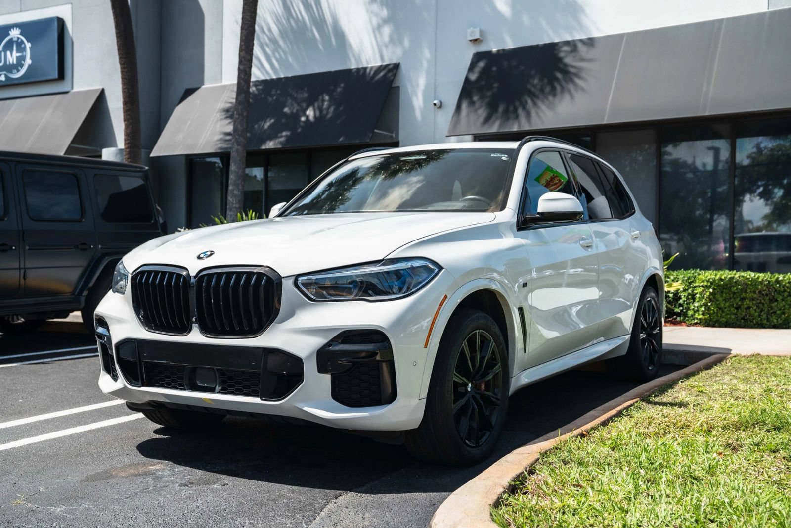 Used 2022 BMW X5 M50i w/ Executive Package AWD/4WD image 3