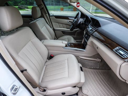 Used 2016 Mercedes-Benz E 350 4MATIC Sedan image 35