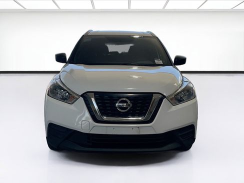 Used 2019 Nissan Kicks S FWD image 2
