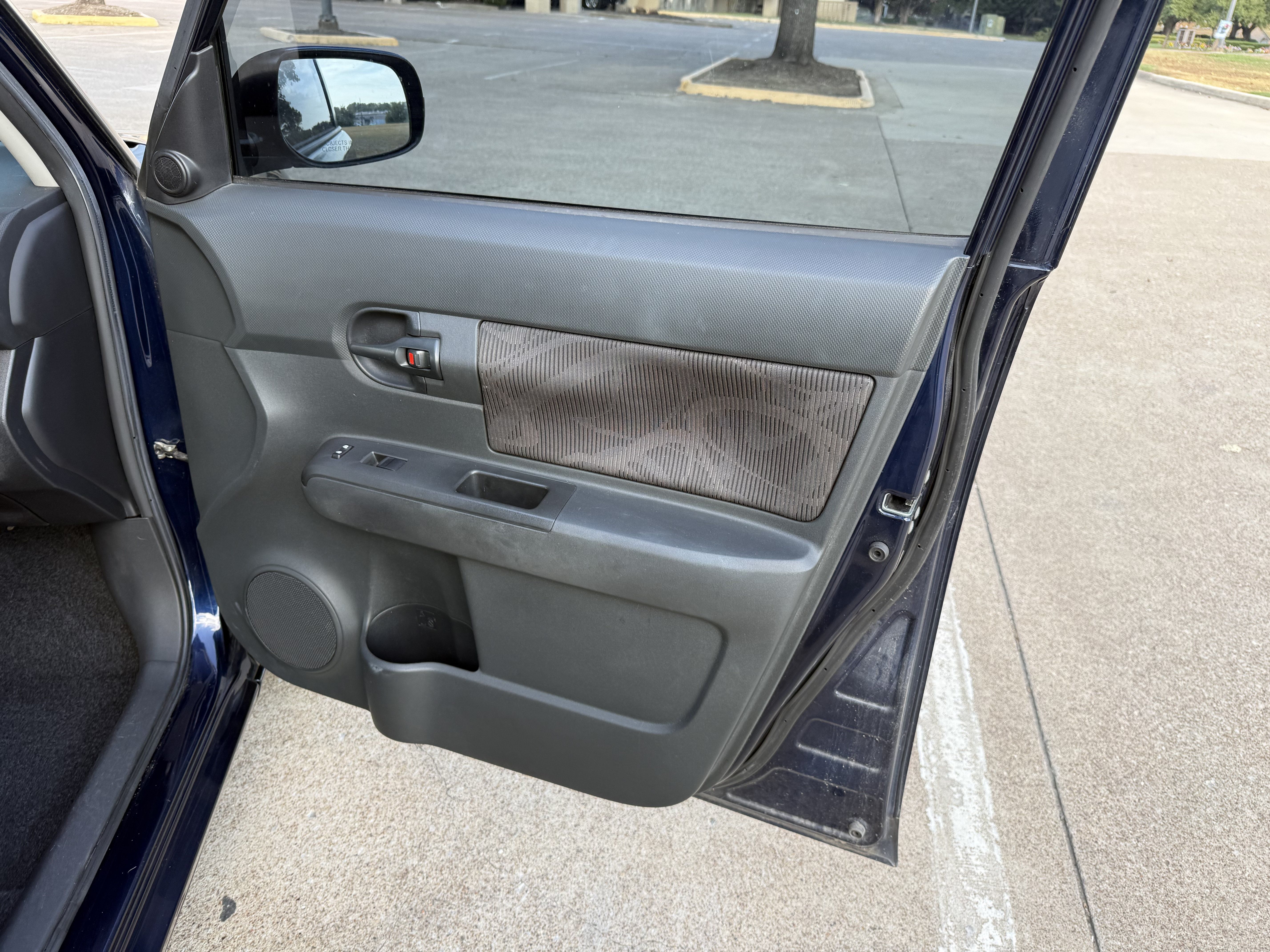 Used 2014 Scion xB FWD image 12