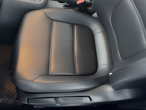 Used 2016 Volkswagen Jetta SE FWD image 16