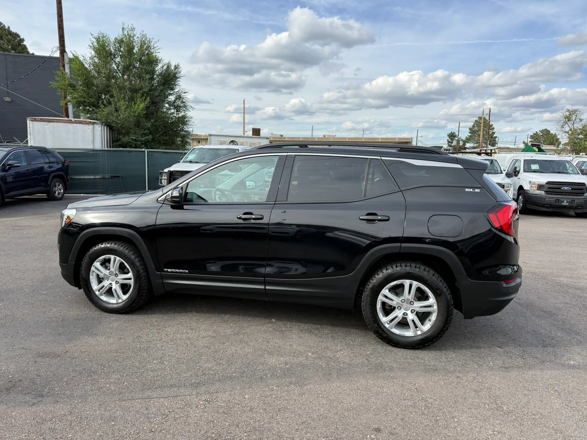 Used 2018 GMC Terrain SLE w/ Driver Convenience Package AWD/4WD image 4