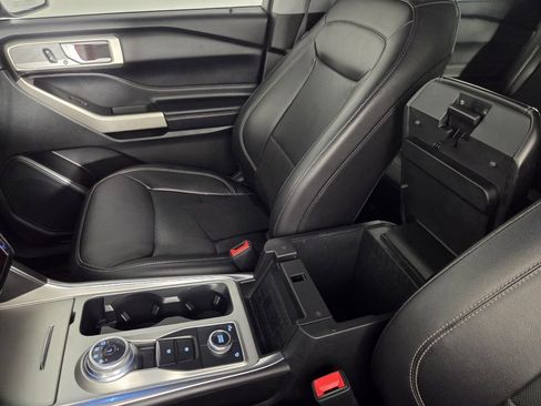 Used 2023 Ford Explorer Limited AWD/4WD image 21