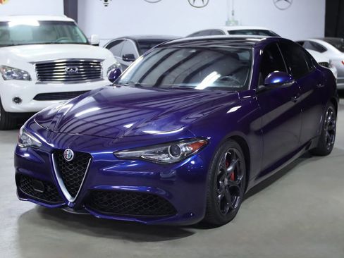 Used 2017 Alfa Romeo Giulia Ti w/ TI 19" Sport Package image 5