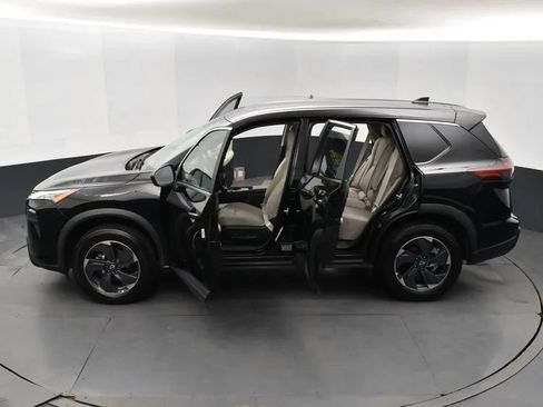 Used 2025 Nissan Rogue SV FWD image 7