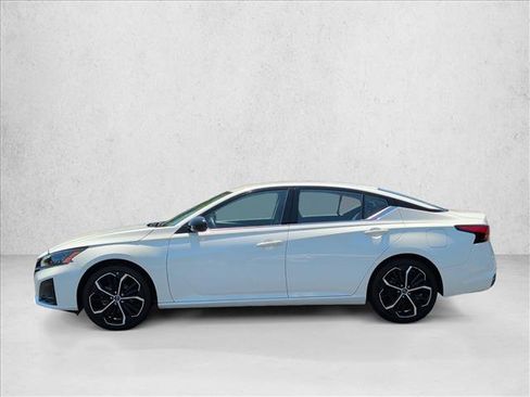 Used 2024 Nissan Altima 2.5 SR FWD image 5