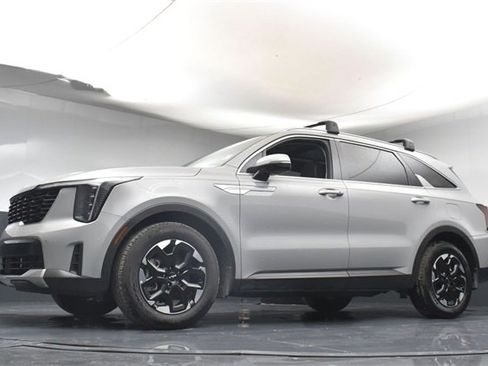 Certified 2025 Kia Sorento S w/ Panoramic Sunroof Package image 37