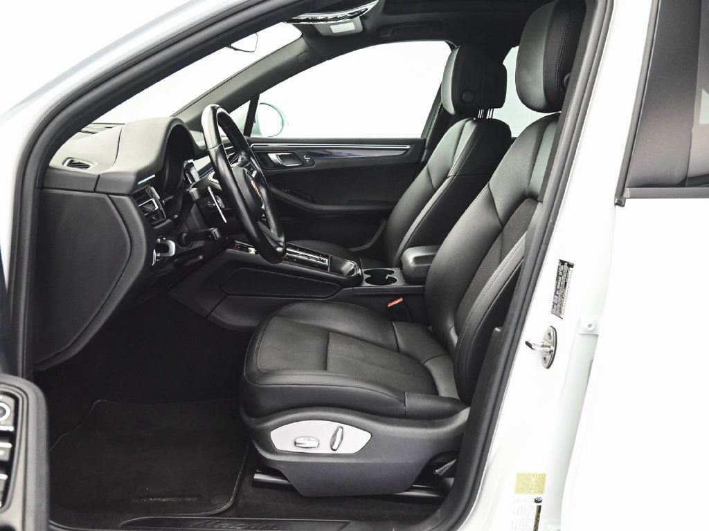 Used 2023 Porsche Macan AWD/4WD image 36