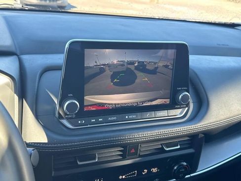 Used 2025 Nissan Rogue SV image 35