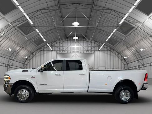 Used 2022 RAM 3500 Laramie AWD/4WD image 2