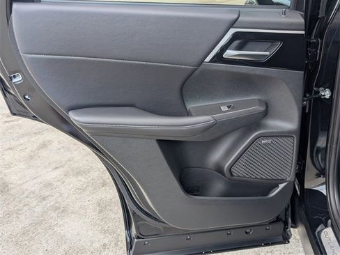 New 2025 Mitsubishi Outlander SE image 23