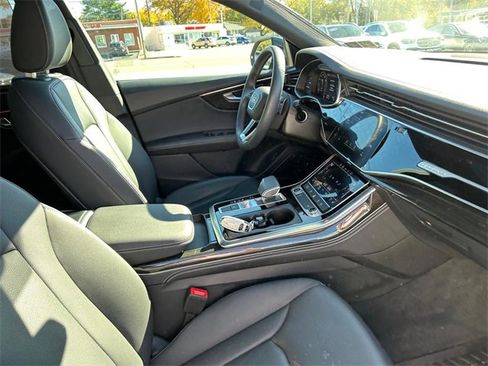 Used 2024 Audi Q8 Premium Plus image 31