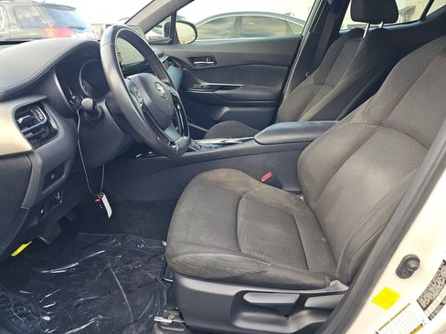 Used 2019 Toyota C-HR XLE image 11