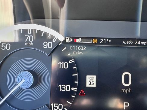 Certified 2023 Land Rover Defender 90 X-Dynamic SE image 9