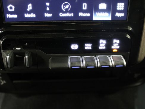 Used 2024 RAM 2500 Laramie image 32