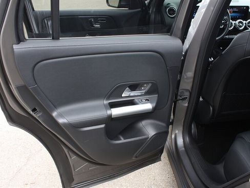 Used 2023 Mercedes-Benz GLA 250 w/ Premium Package image 19