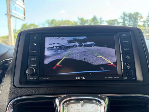 Used 2016 Chrysler Town & Country Touring w/ Driver Convenience Group FWD image 36