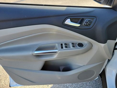 Used 2019 Ford Escape Titanium image 21