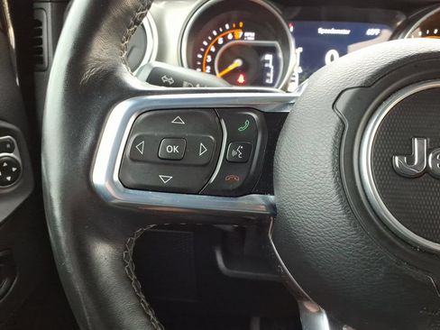Certified 2020 Jeep Gladiator Overland AWD/4WD image 18