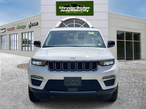 Used 2023 Jeep Grand Cherokee Limited AWD/4WD image 2
