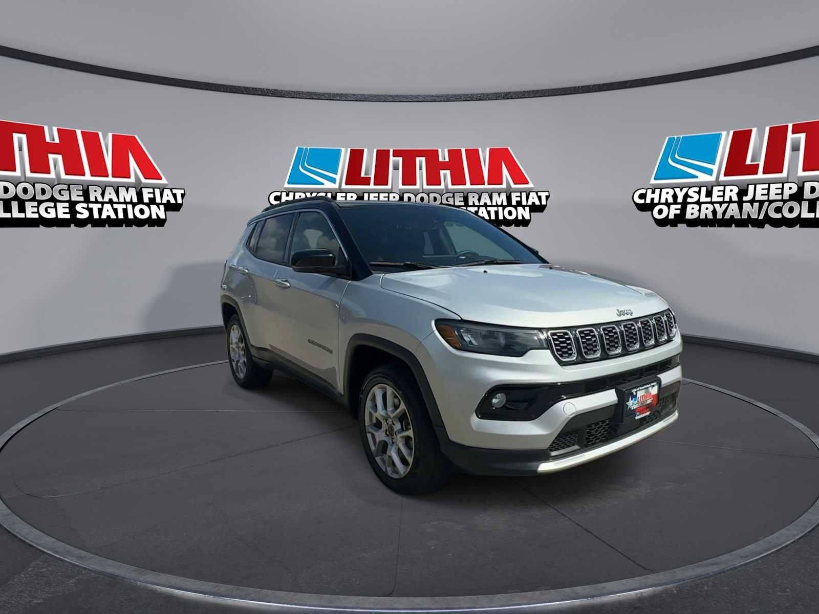 Used 2025 Jeep Compass Limited AWD/4WD image 2
