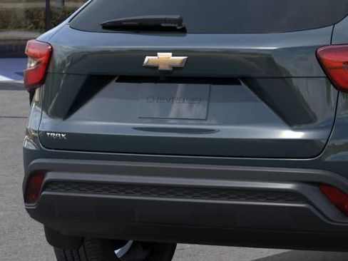New 2026 Chevrolet Trax LS w/ LS Convenience Package FWD image 14