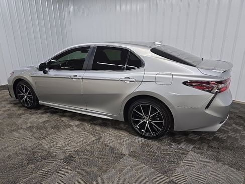 Used 2024 Toyota Camry SE image 4