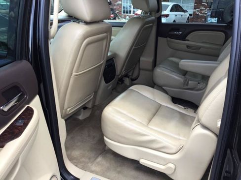 Used 2010 GMC Yukon XL Denali AWD/4WD image 33