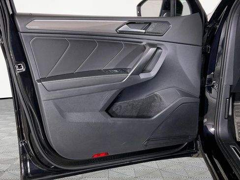 Used 2023 Volkswagen Tiguan SE image 23