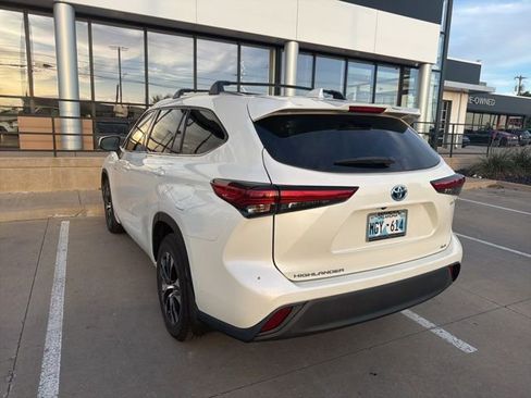 Used 2020 Toyota Highlander XLE image 4