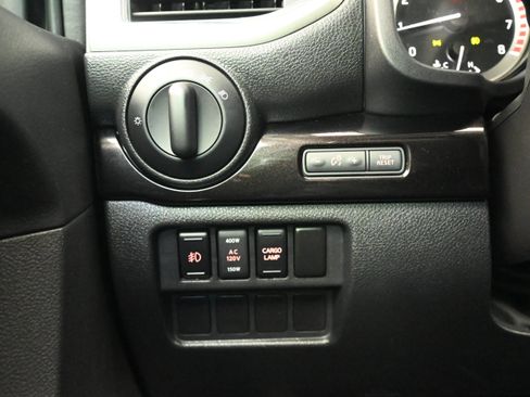 Used 2017 Nissan Titan SV RWD image 29