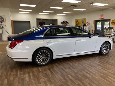 Used 2018 Genesis G90 3.3T Premium AWD/4WD image 6