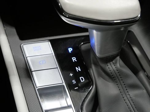 Used 2025 Hyundai Elantra Limited FWD image 23