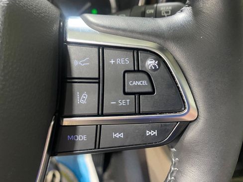 Used 2021 Toyota Highlander Limited AWD/4WD image 25
