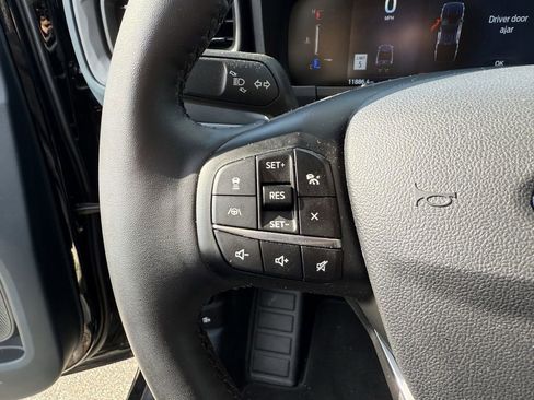 Used 2025 Ford Maverick Lariat w/ Black Appearance Package image 16