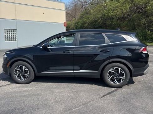 Used 2023 Kia Sportage LX image 5