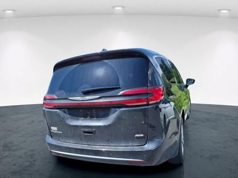 Used 2024 Chrysler Pacifica Touring-L w/ Uconnect Theater Family Group AWD/4WD image 12