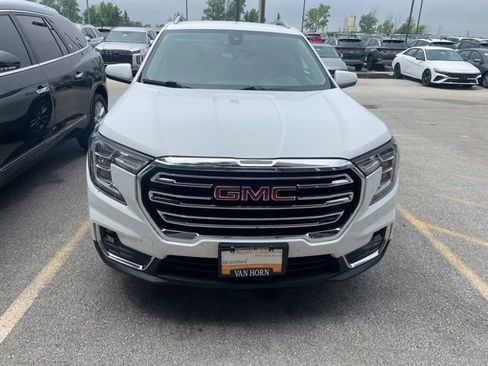 Used 2022 GMC Terrain SLT AWD/4WD image 2