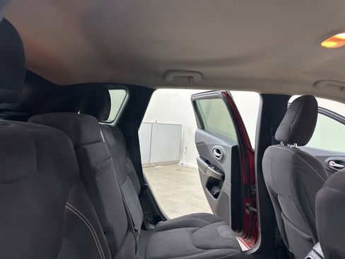 Used 2015 Jeep Cherokee Latitude w/ Cold Weather Group AWD/4WD image 26