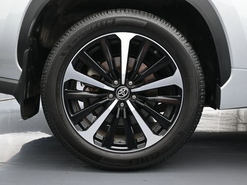 Used 2021 Toyota Highlander XSE FWD image 18