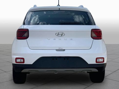 Certified 2025 Hyundai Venue SEL FWD image 5