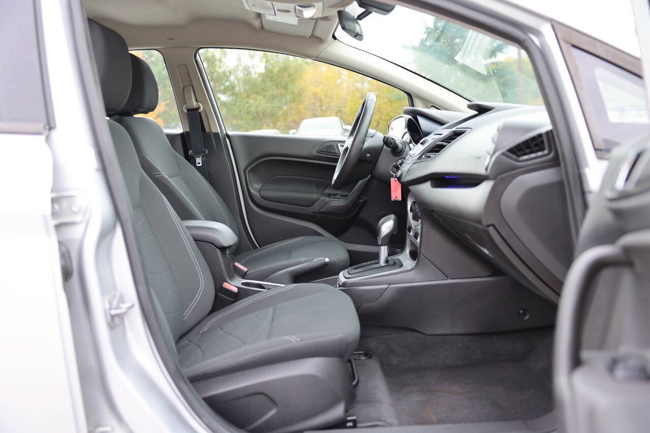 Used 2015 Ford Fiesta SE FWD image 9