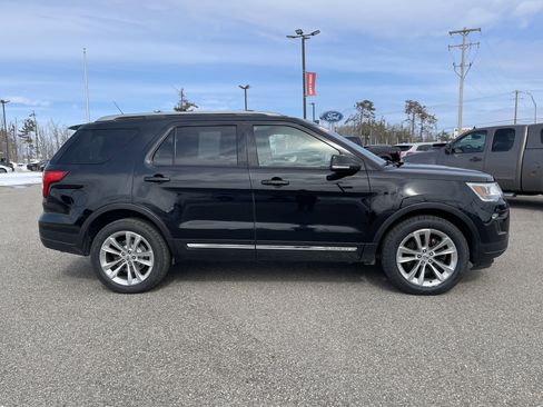 Used 2018 Ford Explorer XLT w/ Equipment Group 202A image 2