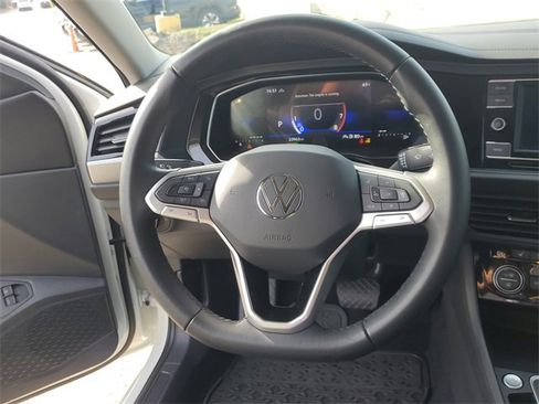 Certified 2023 Volkswagen Jetta SE image 25