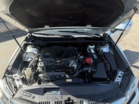 Used 2018 Toyota Camry SE w/ Convenience Package FWD image 15