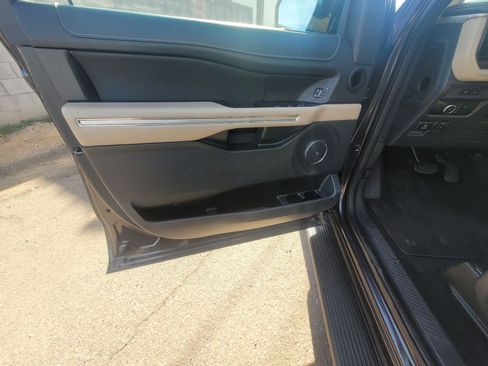 Used 2024 Ford Expedition Limited image 11
