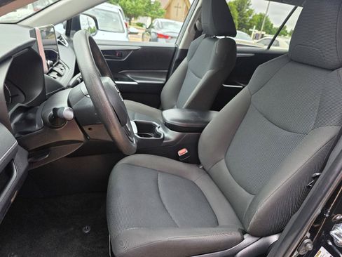 Used 2025 Toyota RAV4 LE AWD/4WD image 13