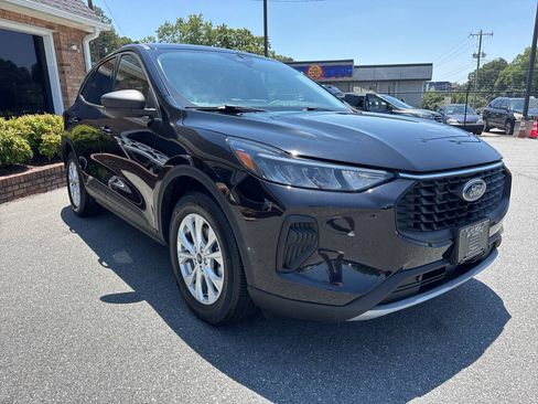 Used 2023 Ford Escape Active w/ Tech Pack #1 FWD image 6
