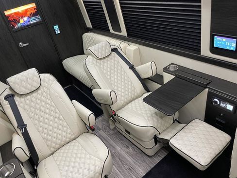 Used 2022 Mercedes-Benz Sprinter 3500 image 4