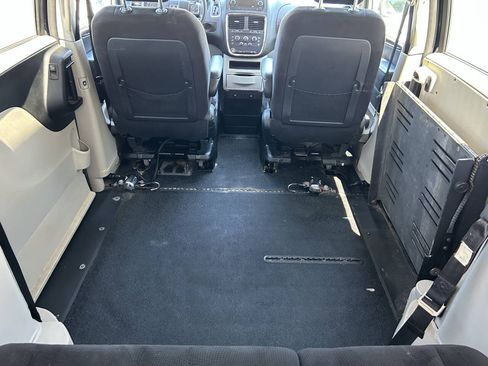 Used 2014 Dodge Grand Caravan SE w/ Quick Order Package 29E SE FWD image 12